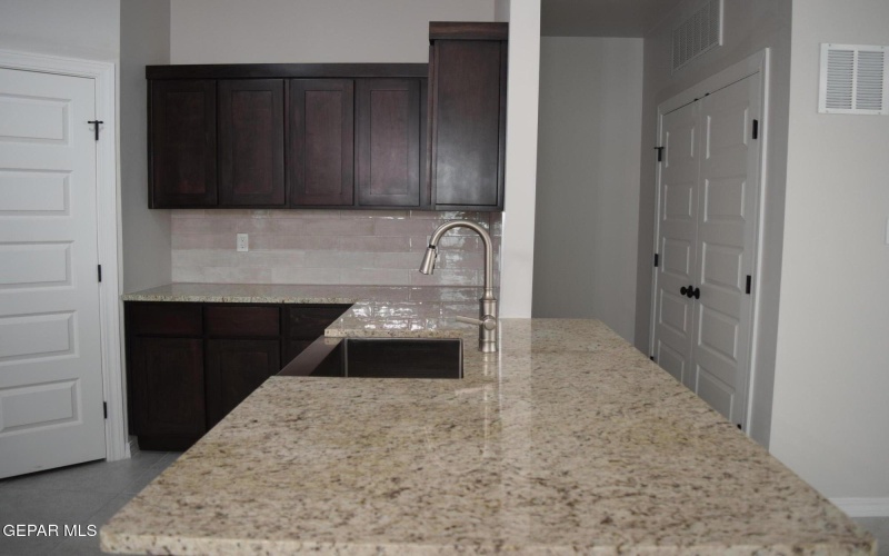 457 SAMUEL BLOUNT Court, Vinton, TX 79821, 3 Habitaciones Habitaciones , ,2 BañosBaños,Residential,En Venta,457 SAMUEL BLOUNT Court,0,939136