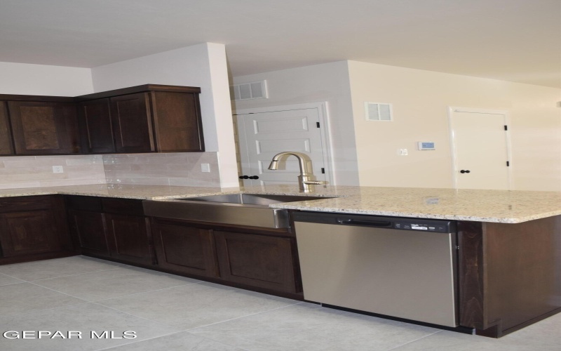 457 SAMUEL BLOUNT Court, Vinton, TX 79821, 3 Habitaciones Habitaciones , ,2 BañosBaños,Residential,En Venta,457 SAMUEL BLOUNT Court,0,939136