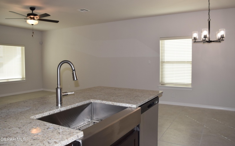 457 SAMUEL BLOUNT Court, Vinton, TX 79821, 3 Habitaciones Habitaciones , ,2 BañosBaños,Residential,En Venta,457 SAMUEL BLOUNT Court,0,939136