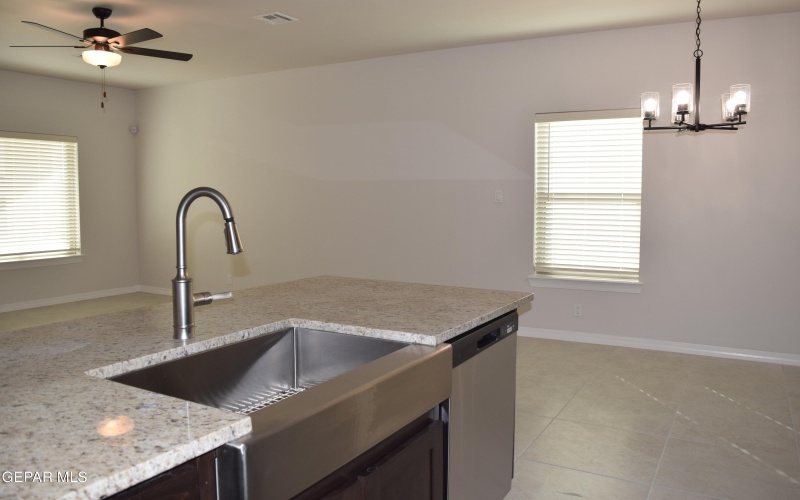 457 SAMUEL BLOUNT Court, Vinton, TX 79821, 3 Habitaciones Habitaciones , ,2 BañosBaños,Residential,En Venta,457 SAMUEL BLOUNT Court,0,939136