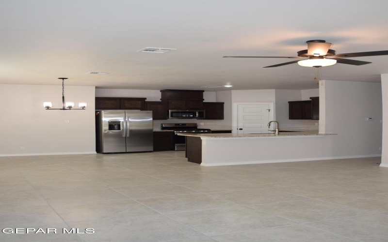 457 SAMUEL BLOUNT Court, Vinton, TX 79821, 3 Habitaciones Habitaciones , ,2 BañosBaños,Residential,En Venta,457 SAMUEL BLOUNT Court,0,939136