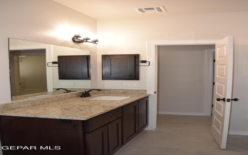 457 SAMUEL BLOUNT Court, Vinton, TX 79821, 3 Habitaciones Habitaciones , ,2 BañosBaños,Residential,En Venta,457 SAMUEL BLOUNT Court,0,939136