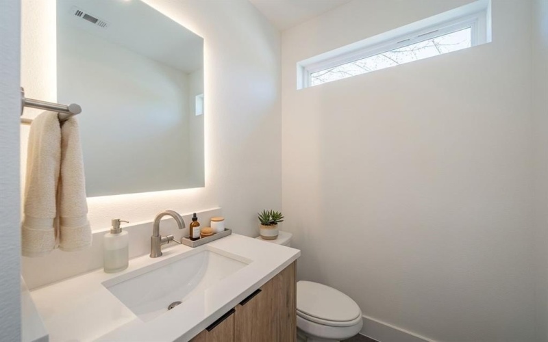 2523 Hondo Avenue #102, Dallas, TX 75219, 2 Bedrooms Bedrooms, ,2 BathroomsBathrooms,Residential,For Sale,2523 Hondo Avenue,0,21097207