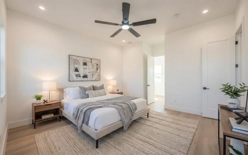 2523 Hondo Avenue #102, Dallas, TX 75219, 2 Bedrooms Bedrooms, ,2 BathroomsBathrooms,Residential,For Sale,2523 Hondo Avenue,0,21097207