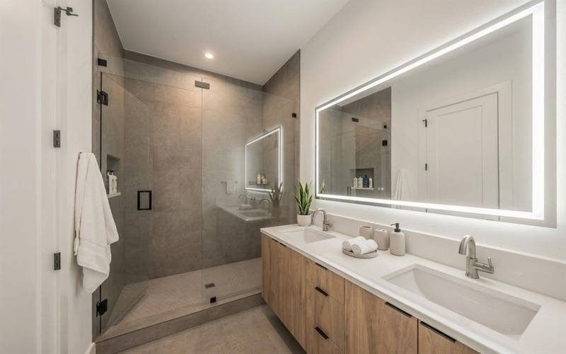 2523 Hondo Avenue #102, Dallas, TX 75219, 2 Bedrooms Bedrooms, ,2 BathroomsBathrooms,Residential,For Sale,2523 Hondo Avenue,0,21097207