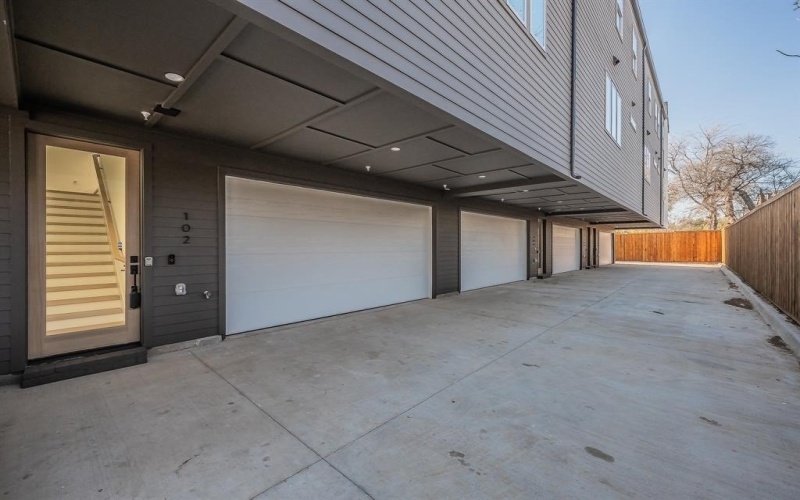 2523 Hondo Avenue #102, Dallas, TX 75219, 2 Bedrooms Bedrooms, ,2 BathroomsBathrooms,Residential,For Sale,2523 Hondo Avenue,0,21097207