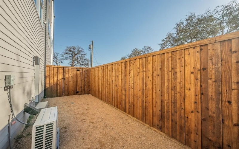 2523 Hondo Avenue #102, Dallas, TX 75219, 2 Bedrooms Bedrooms, ,2 BathroomsBathrooms,Residential,For Sale,2523 Hondo Avenue,0,21097207