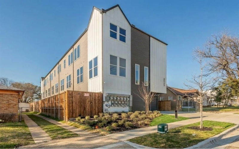 2523 Hondo Avenue #102, Dallas, TX 75219, 2 Bedrooms Bedrooms, ,2 BathroomsBathrooms,Residential,For Sale,2523 Hondo Avenue,0,21097207