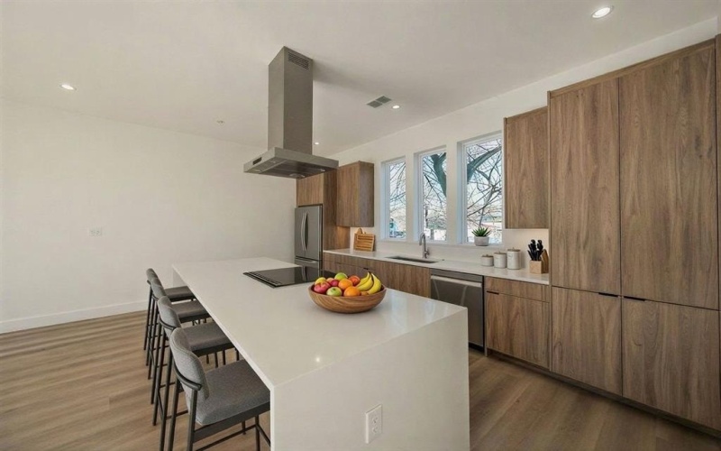 2523 Hondo Avenue #102, Dallas, TX 75219, 2 Bedrooms Bedrooms, ,2 BathroomsBathrooms,Residential,For Sale,2523 Hondo Avenue,0,21097207