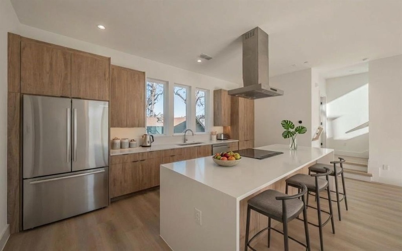 2523 Hondo Avenue #102, Dallas, TX 75219, 2 Bedrooms Bedrooms, ,2 BathroomsBathrooms,Residential,For Sale,2523 Hondo Avenue,0,21097207