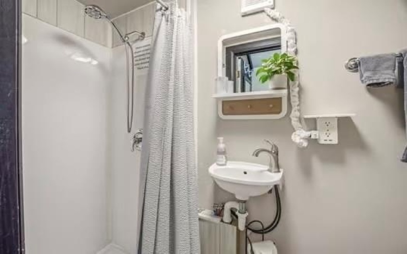 2013 Bedford Court, Weatherford, TX 76087, 9 Bedrooms Bedrooms, ,3 BathroomsBathrooms,Residential Multi Family,For Sale,2013 Bedford Court,0,21186744