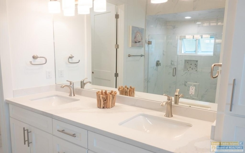 121 Marina Dr., South Padre Island, TX 78597, 3 Bedrooms Bedrooms, ,2 BathroomsBathrooms,Residential,For Sale,121 Marina Dr.,0,104944