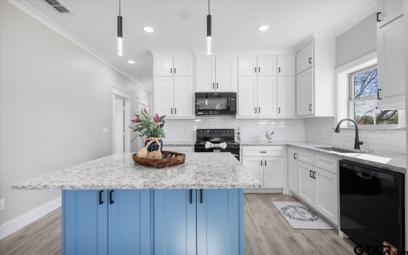 1413 N Summit, Tyler, TX 75702, 3 Bedrooms Bedrooms, ,2 BathroomsBathrooms,Residential,For Sale,1413 N Summit,0,26002881