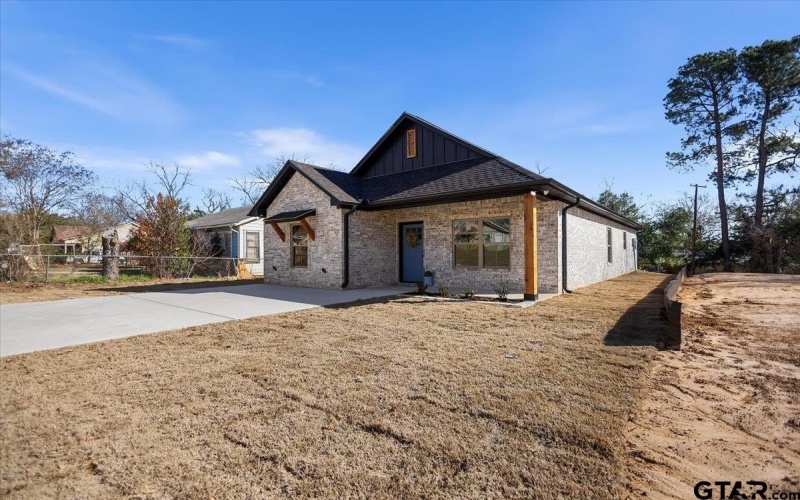 1413 N Summit, Tyler, TX 75702, 3 Bedrooms Bedrooms, ,2 BathroomsBathrooms,Residential,For Sale,1413 N Summit,0,26002881