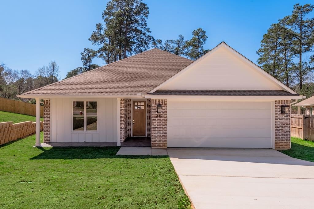 825 Village Gate Circle, Nacogdoches, TX 75961, 3 Bedrooms Bedrooms, ,2 BathroomsBathrooms,Residential,For Sale,825 Village Gate Circle,0,70010133