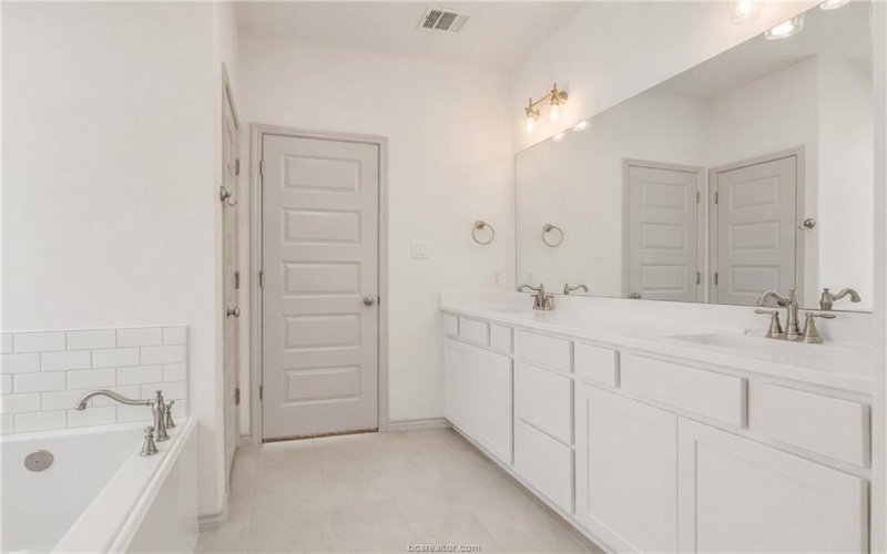 3577 Pointe du Hoc Loop, Bryan, TX 77808, 3 Bedrooms Bedrooms, ,2 BathroomsBathrooms,Residential,For Sale,3577 Pointe du Hoc Loop,0,26002570