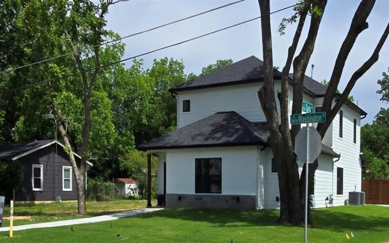 2901 W Washington Street, Denison, TX 75020, 4 Bedrooms Bedrooms, ,3 BathroomsBathrooms,Residential,For Sale,2901 W Washington Street,0,21194917