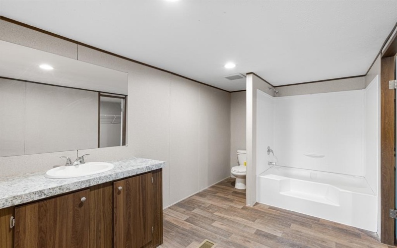 107 Valley Street, Bridgeport, TX 76426, 4 Habitaciones Habitaciones , ,2 BañosBaños,Residential,En Venta,107 Valley Street,0,21194967