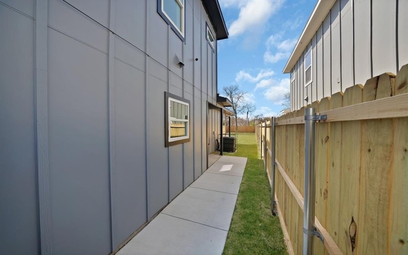 1407 Barry Avenue, Dallas, TX 75523, 3 Bedrooms Bedrooms, ,2 BathroomsBathrooms,Residential Multi Family,For Sale,1407 Barry Avenue,0,21195247