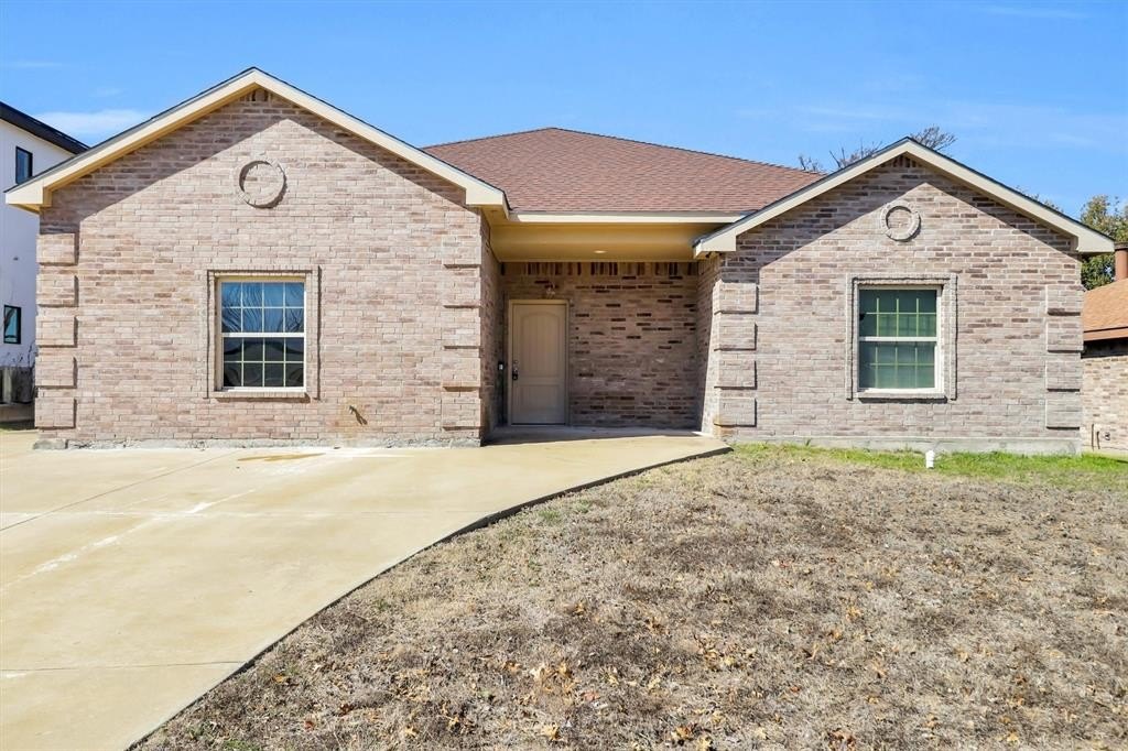 2923 E Pepperidge Drive, Lancaster, TX 75134, 3 Bedrooms Bedrooms, ,2 BathroomsBathrooms,Residential,For Sale,2923 E Pepperidge Drive,0,21194486