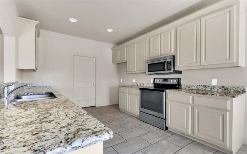 2923 E Pepperidge Drive, Lancaster, TX 75134, 3 Bedrooms Bedrooms, ,2 BathroomsBathrooms,Residential,For Sale,2923 E Pepperidge Drive,0,21194486