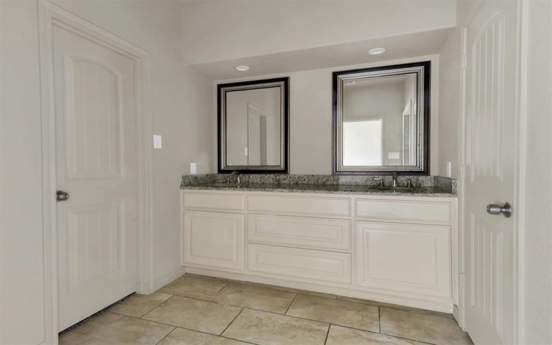 2923 E Pepperidge Drive, Lancaster, TX 75134, 3 Bedrooms Bedrooms, ,2 BathroomsBathrooms,Residential,For Sale,2923 E Pepperidge Drive,0,21194486