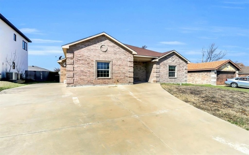 2923 E Pepperidge Drive, Lancaster, TX 75134, 3 Bedrooms Bedrooms, ,2 BathroomsBathrooms,Residential,For Sale,2923 E Pepperidge Drive,0,21194486