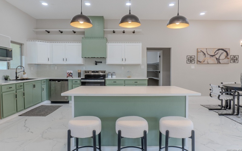 185 E Medium Meadow, Lytle, TX 78052, 4 Habitaciones Habitaciones , ,2 BañosBaños,Residential,En Venta,185 E Medium Meadow,0,1943112