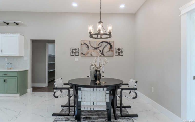 185 E Medium Meadow, Lytle, TX 78052, 4 Habitaciones Habitaciones , ,2 BañosBaños,Residential,En Venta,185 E Medium Meadow,0,1943112