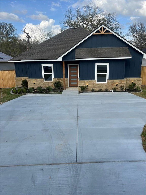 1614 Robeson Street, Bryan, TX 77803, 4 Bedrooms Bedrooms, ,2 BathroomsBathrooms,Residential,For Sale,1614 Robeson Street,0,26002665