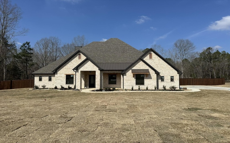 205 Thorn Briar Trail, Longview, TX 75602, 4 Bedrooms Bedrooms, ,3 BathroomsBathrooms,Residential,For Sale,205 Thorn Briar Trail,0,20261532