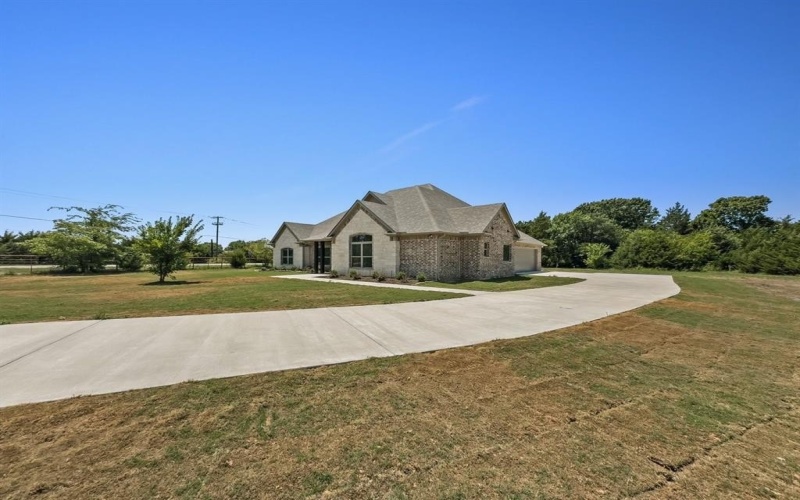 600 Samantha Circle, Ector, TX 75439, 3 Bedrooms Bedrooms, ,2 BathroomsBathrooms,Residential,For Sale,600 Samantha Circle,0,21188177