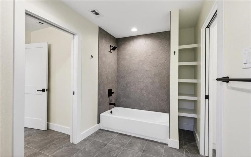 114 Castlewood Road, Enchanted Oaks, TX 75156, 4 Habitaciones Habitaciones , ,3 BañosBaños,Residential,En Venta,114 Castlewood Road,0,21192010