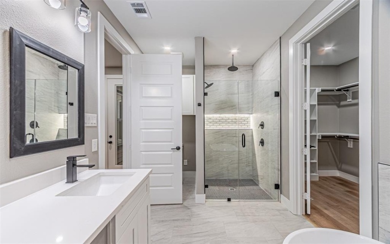 1818 Marfa Avenue, Dallas, TX 75216, 4 Habitaciones Habitaciones , ,3 BañosBaños,Residential,En Venta,1818 Marfa Avenue,0,21195598