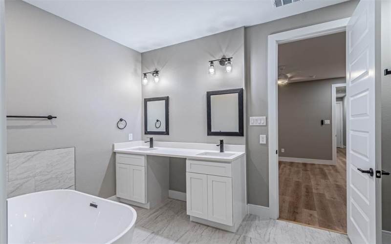 1818 Marfa Avenue, Dallas, TX 75216, 4 Habitaciones Habitaciones , ,3 BañosBaños,Residential,En Venta,1818 Marfa Avenue,0,21195598