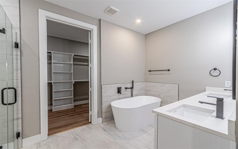 1818 Marfa Avenue, Dallas, TX 75216, 4 Habitaciones Habitaciones , ,3 BañosBaños,Residential,En Venta,1818 Marfa Avenue,0,21195598