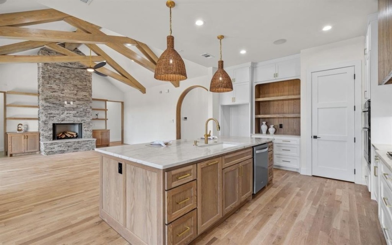 1040 Eagles Bluff Drive, Weatherford, TX 76087, 5 Habitaciones Habitaciones , ,3 BañosBaños,Residential,En Venta,1040 Eagles Bluff Drive,0,21195623