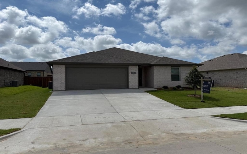 1819 Boxwood Drive, Sherman, TX 75092, 3 Bedrooms Bedrooms, ,2 BathroomsBathrooms,Residential,For Sale,1819 Boxwood Drive,0,21196216