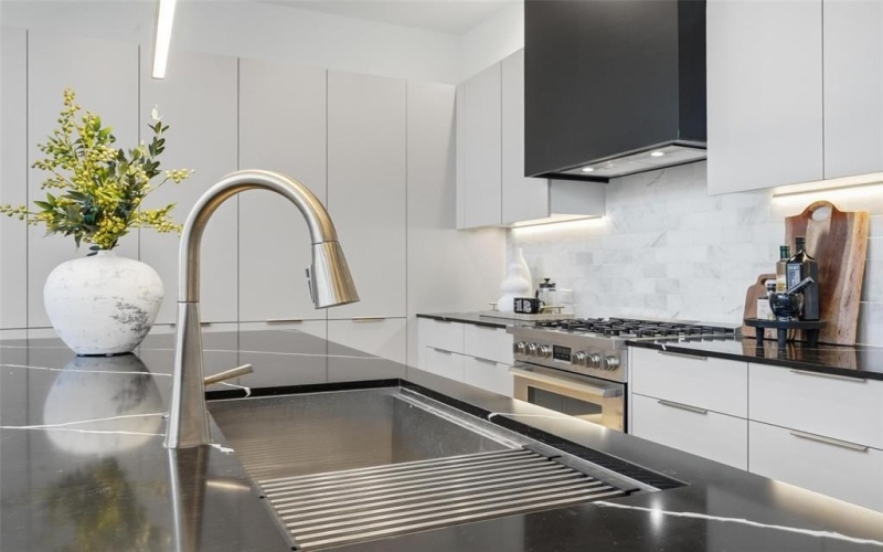 3633 Thedford Avenue, Dallas, TX 75209, 2 Bedrooms Bedrooms, ,2 BathroomsBathrooms,Residential,For Sale,3633 Thedford Avenue,0,21196319