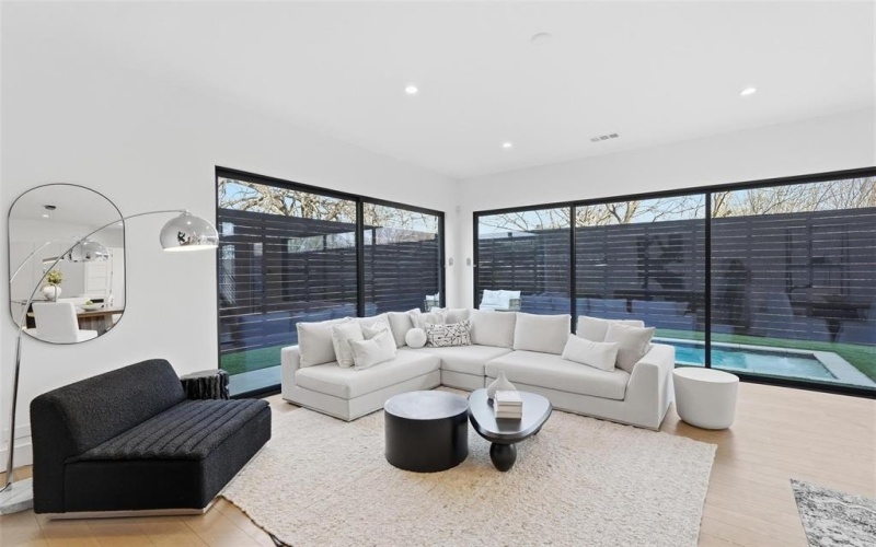 3633 Thedford Avenue, Dallas, TX 75209, 2 Bedrooms Bedrooms, ,2 BathroomsBathrooms,Residential,For Sale,3633 Thedford Avenue,0,21196319