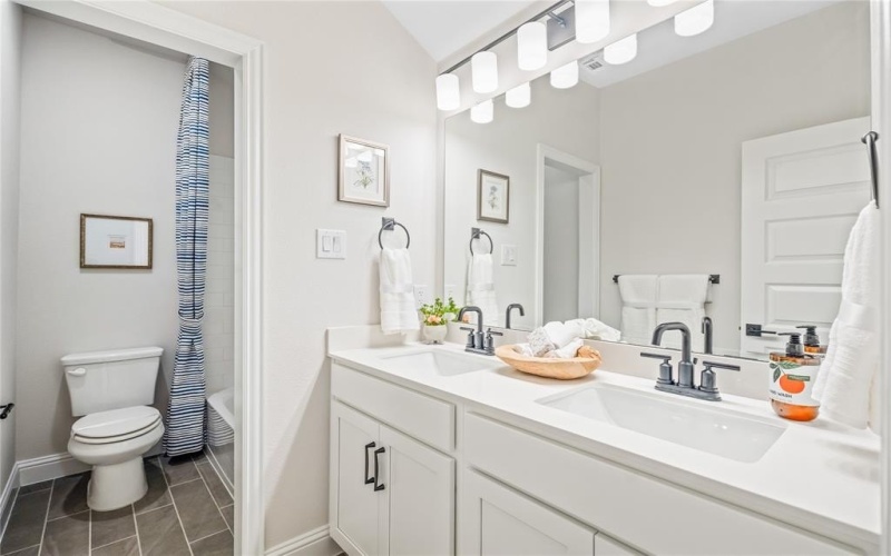 5405 Candlewood Drive, Denton, TX 76207, 3 Habitaciones Habitaciones , ,2 BañosBaños,Residential,En Venta,5405 Candlewood Drive,0,21196979