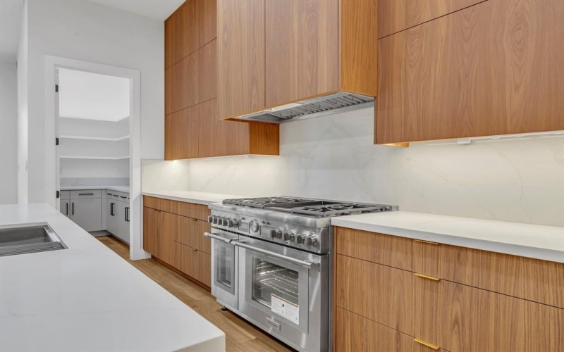 6231 McCommas Boulevard, Dallas, TX 75214, 5 Habitaciones Habitaciones , ,6 BañosBaños,Residential,En Venta,6231 McCommas Boulevard,0,21195932