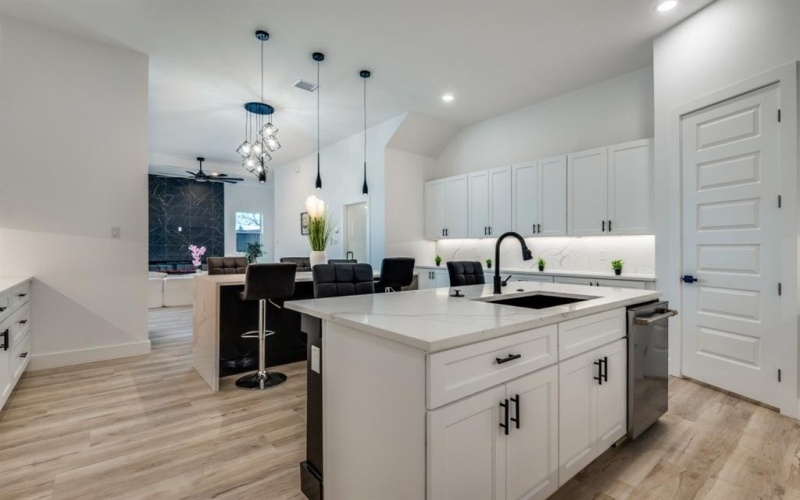 2802 Guymon Street, Dallas, TX 75212, 4 Habitaciones Habitaciones , ,3 BañosBaños,Residential,En Venta,2802 Guymon Street,0,21196099