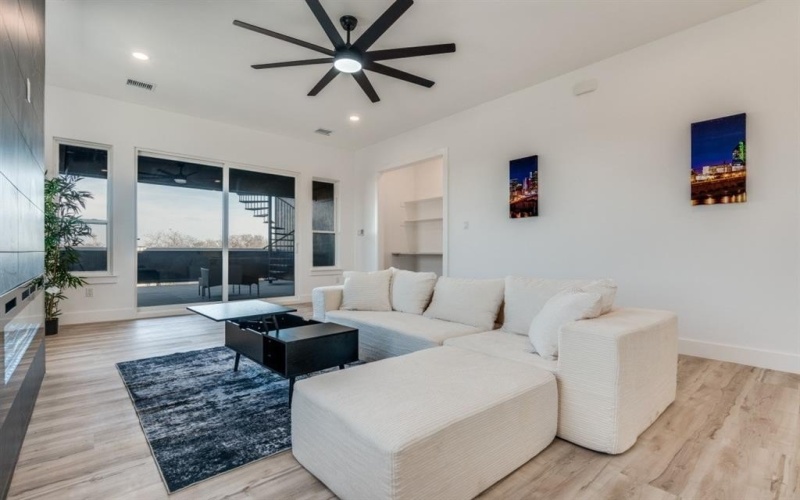 2804 Guymon Street, Dallas, TX 75212, 4 Bedrooms Bedrooms, ,3 BathroomsBathrooms,Residential,For Sale,2804 Guymon Street,0,21196192