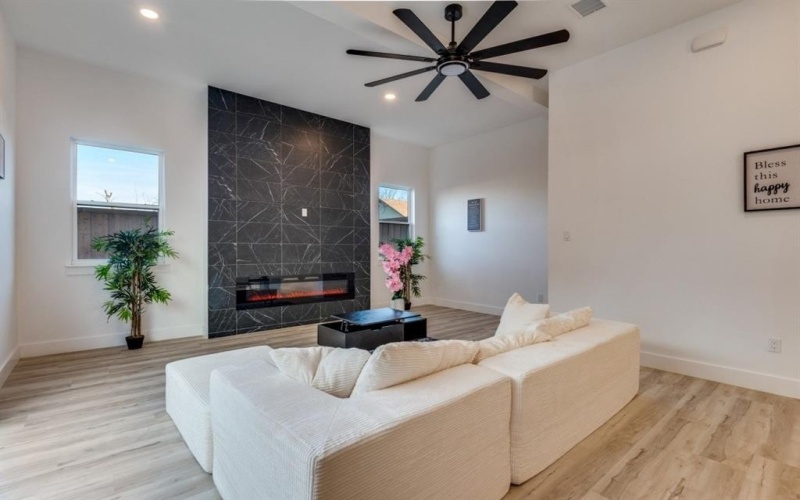 2804 Guymon Street, Dallas, TX 75212, 4 Bedrooms Bedrooms, ,3 BathroomsBathrooms,Residential,For Sale,2804 Guymon Street,0,21196192