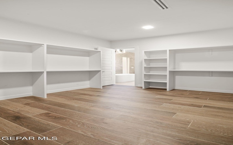 856 W Gate, El Paso, TX 79932, 4 Bedrooms Bedrooms, ,5 BathroomsBathrooms,Residential,For Sale,856 W Gate,0,939344