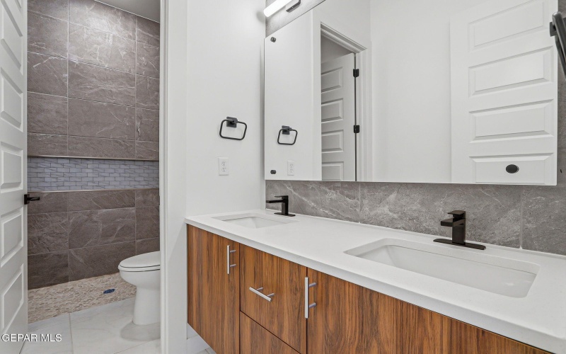 953 AQUEDUCT Avenue, El Paso, TX 79932, 3 Habitaciones Habitaciones , ,2 BañosBaños,Residential,En Venta,953 AQUEDUCT Avenue,0,939346