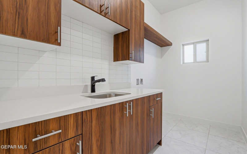 953 AQUEDUCT Avenue, El Paso, TX 79932, 3 Habitaciones Habitaciones , ,2 BañosBaños,Residential,En Venta,953 AQUEDUCT Avenue,0,939346