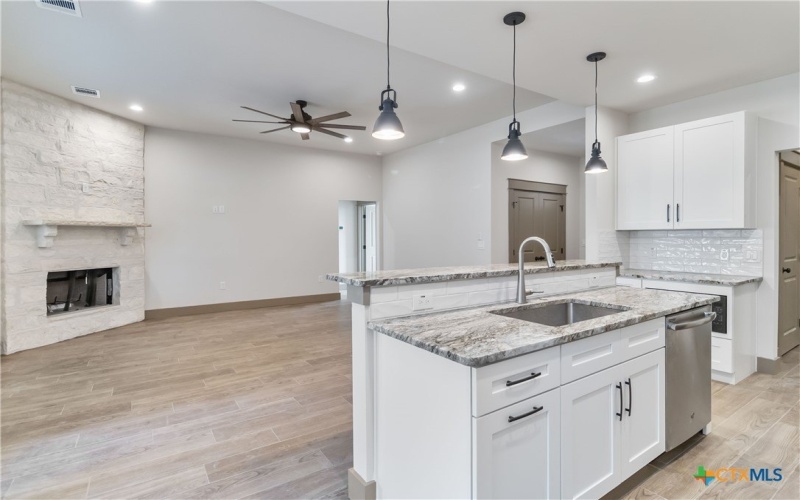 19 Summertime Circle, Wimberley, TX 78676, 3 Habitaciones Habitaciones , ,2 BañosBaños,Residential,En Venta,19 Summertime Circle,0,606210