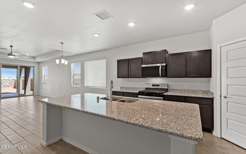 14045 Paseo Central Avenue, Horizon City, TX 79928, 3 Habitaciones Habitaciones , ,2 BañosBaños,Residential,En Venta,14045 Paseo Central Avenue,0,939398